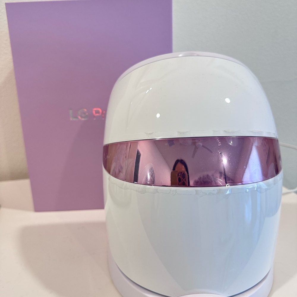 LG Pra.L LED mask K-beauty - White and Pink